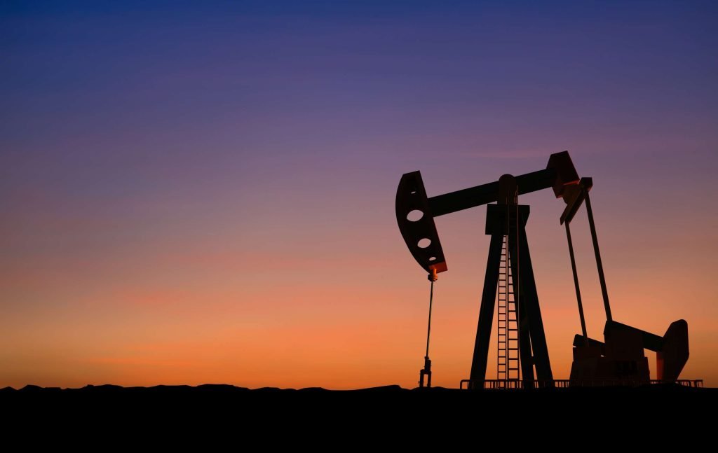 Representación visual de una negociación entre dos profesionales del sector petrolífero.